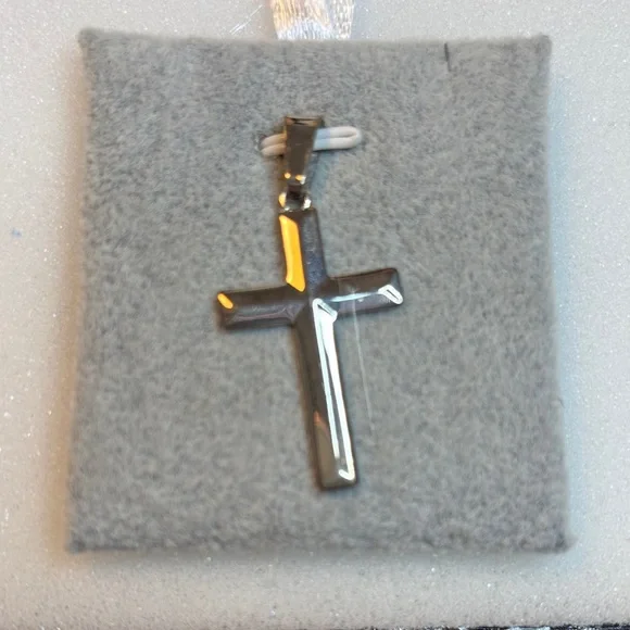 STERLING SILVER CROSS PENDANT - Picture 1 of 6